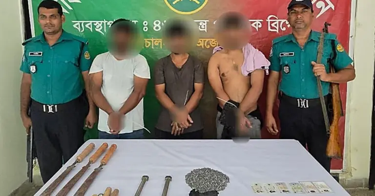অভিযানে গ্রেপ্তারকৃত ৩ জন